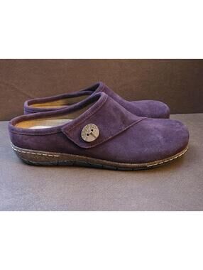 Earth Ezra purple suede clogs womens.sz 9